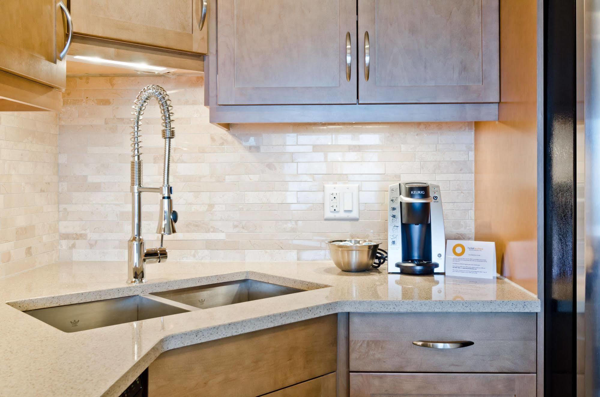 O Suites Vetro Sasso Hotel Calgary